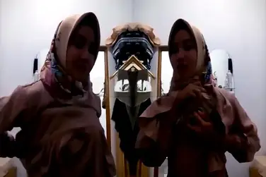 Bokep Indo Kasur Nyaman Indo Crot Lumer WOT HD